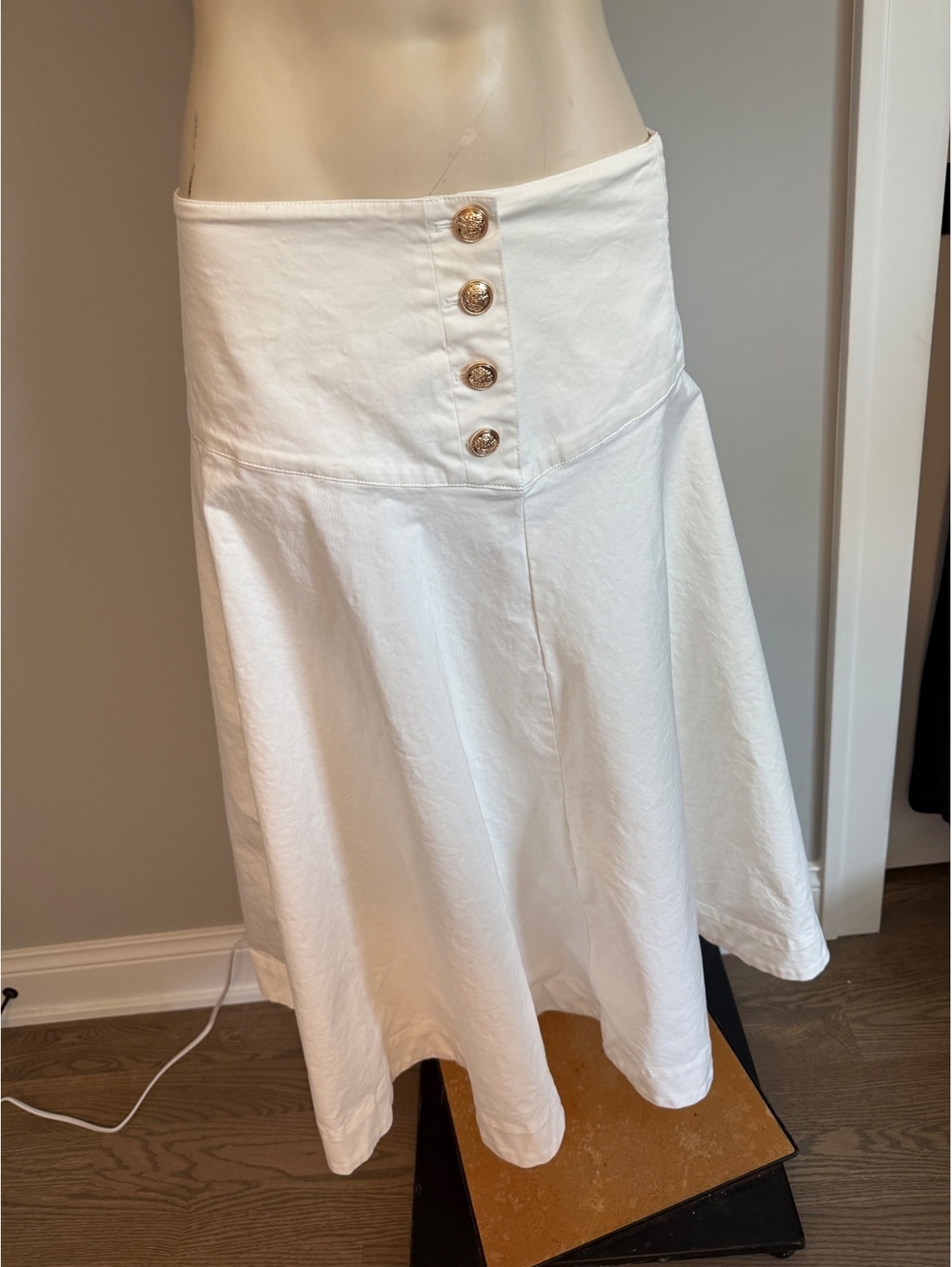 ASTR White Midi Skirt Size Small with Gold Button Detail - Picture 6 of 10